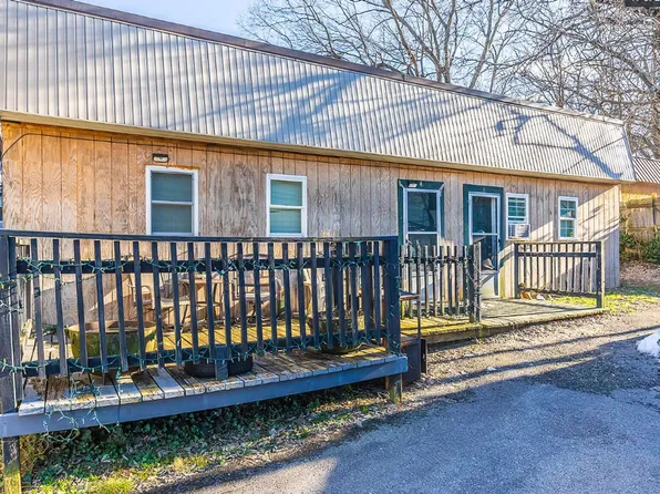 1028 W Lexington