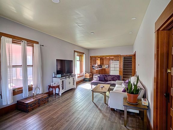 2nd image of 407 E 8th St