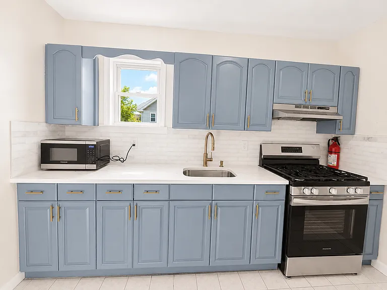 18 Van Rensselaer St #2 — Photo 6