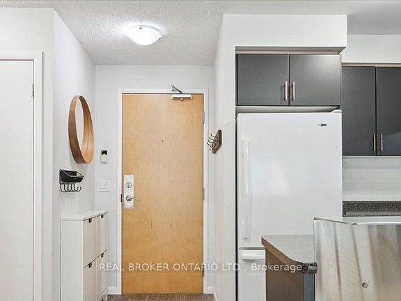 3rd image of 185 Legion Rd N #608