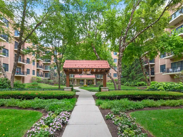 5100 W 96th St APT 240, Oak Lawn, IL 60453