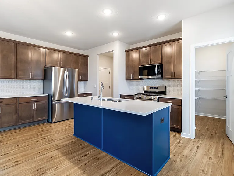 670 Lambert Dr — Photo 5