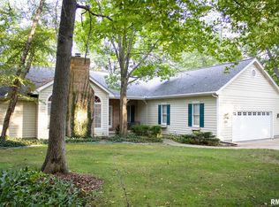 210 Deer Lakes Dr, Goodfield, IL
