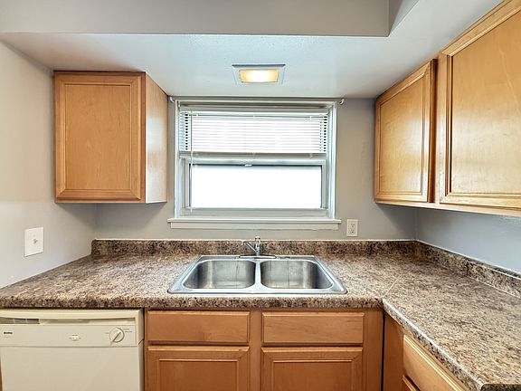 5th image of 6415 N Sheridan Rd APT 603