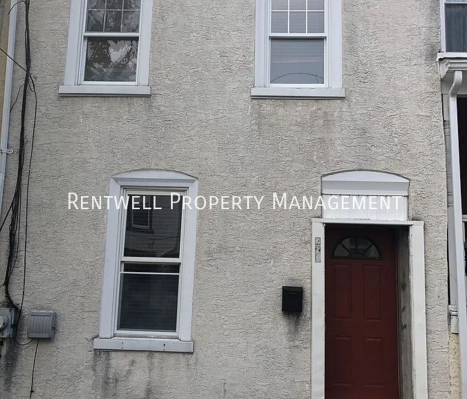 208 East St — Photo 17