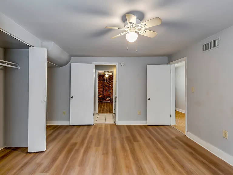 523 Boulevard SE #B — Photo 12