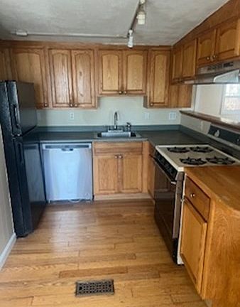 2nd image of 252 Newbury St Trailer 8