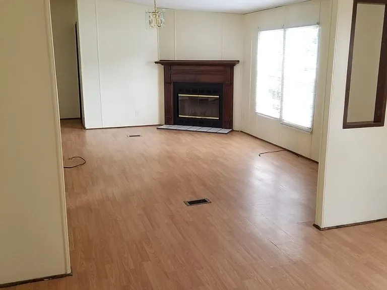 944 Hollywood Dr — Photo 12