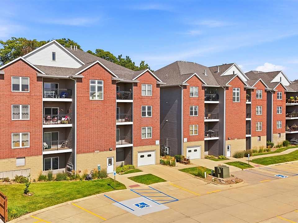 1st image of 1092 Walnut Ave Unit 205