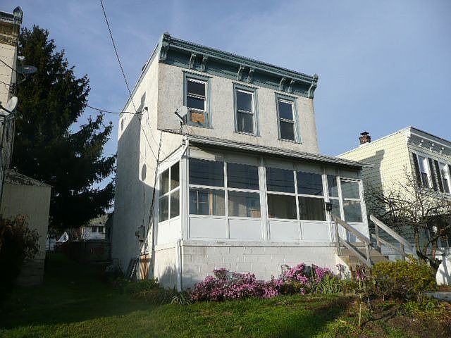 1st image of 225 W Lancaster Ave