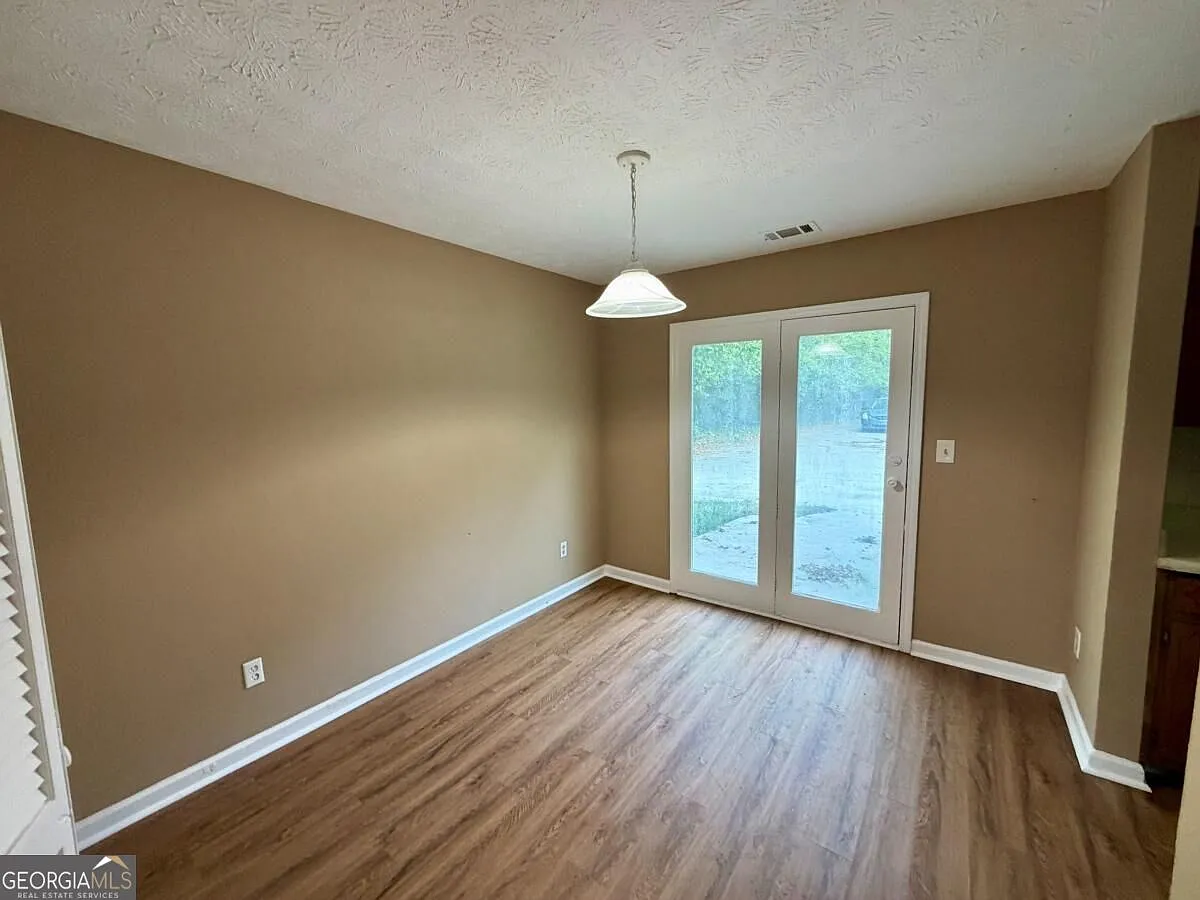 2 bed, 2.5 bath, $1,400 — Photo 3