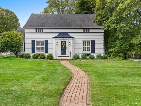 225 W Mission Rd, Green Bay, WI 54301