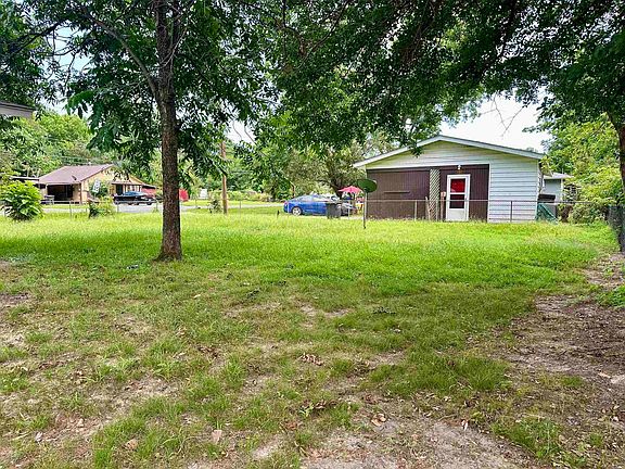 3rd image of 1521 Graham Rd