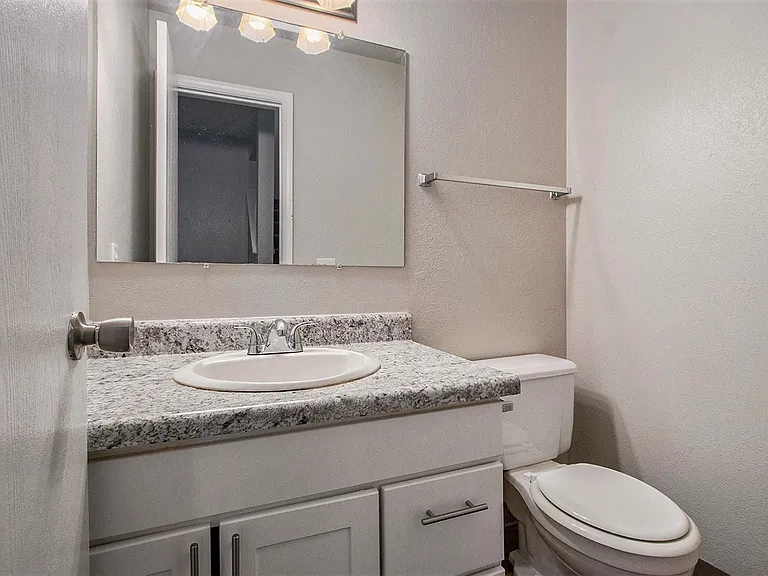 The View Apartments and Townhomes — Photo 29
