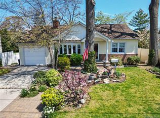 50 Little Whaleneck Rd, Merrick, NY 11566