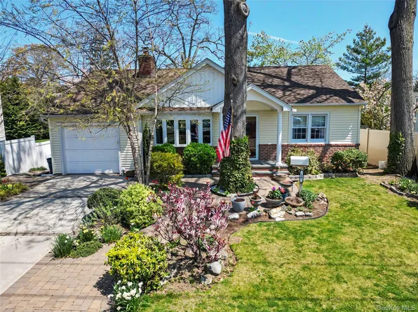50 Little Whaleneck Road, Merrick, NY 11566