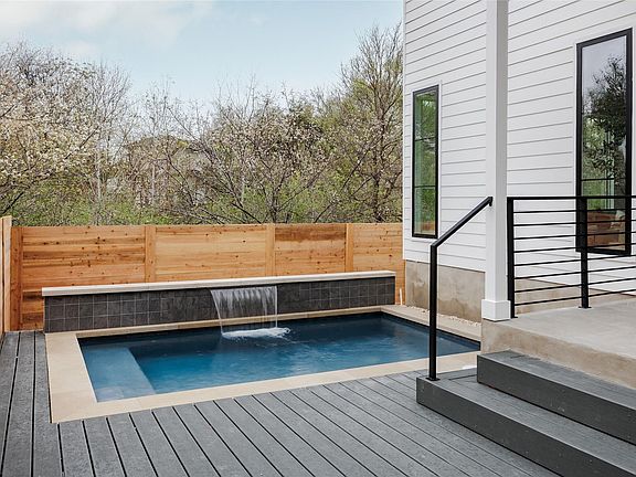 3rd image of 1180 Ridgeway Dr #2