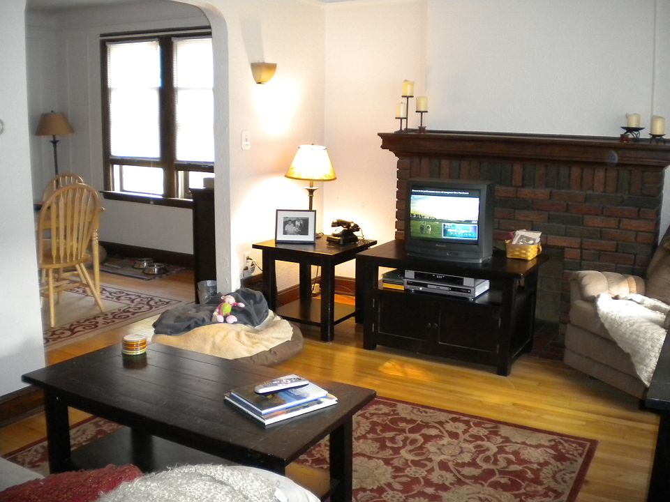 2nd image of 1722 W Farnum Ave
