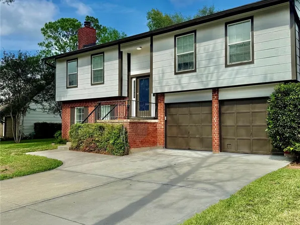 435 Old Course Dr, Friendswood, TX 77546