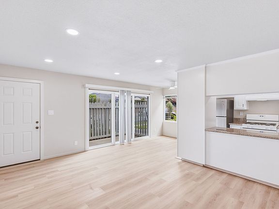 3rd image of 4712 Del Amo Blvd APT 3