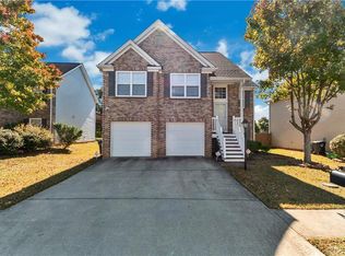 1053 Hawthorn Ln, Grayson, GA 30017