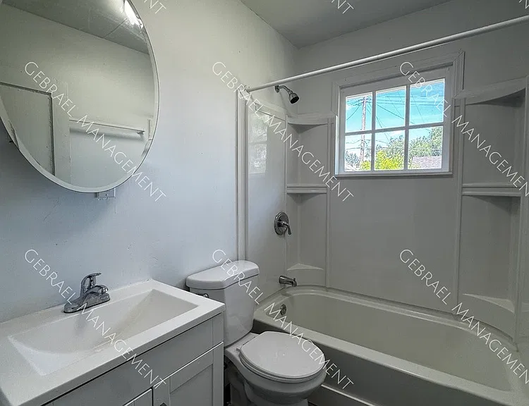 3133 Woodrow Ave — Photo 9