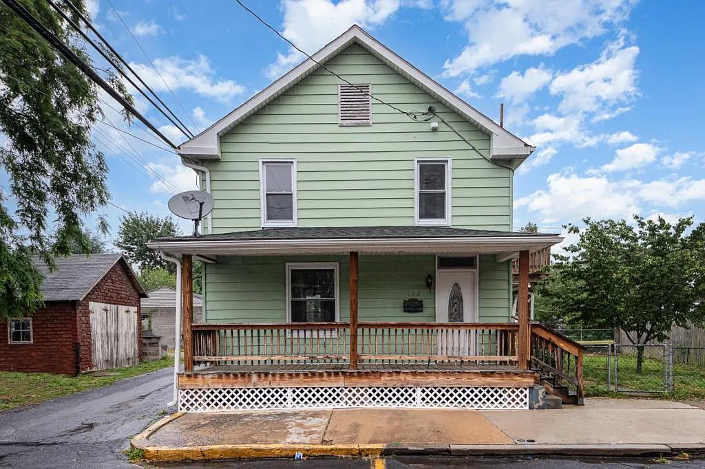 122 S 5th St — Photo 1