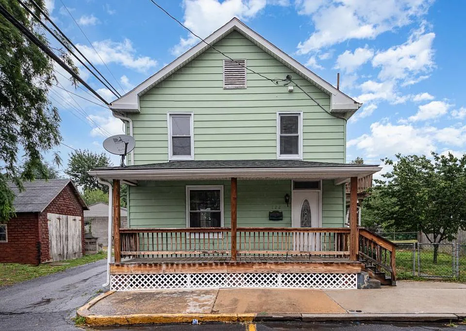 122 S 5th St