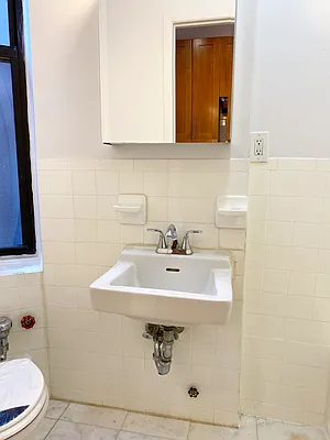 Rented by Waverly Realty Associates | media 26