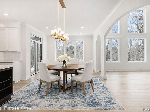 4th image of 2423 Buckthorn Dr