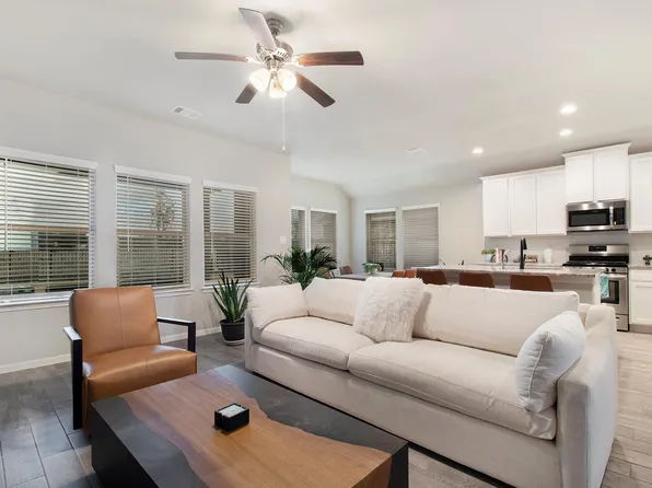 2211 Manila Ln, La Marque, TX 77568