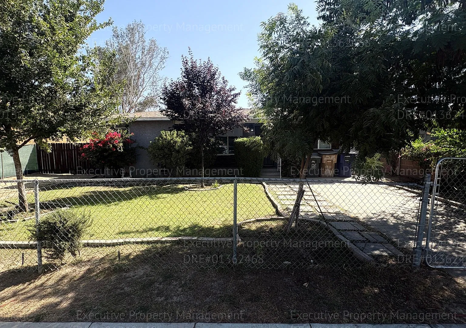 3 bedroom 2 bathroom home with gardening included. — Photo 1