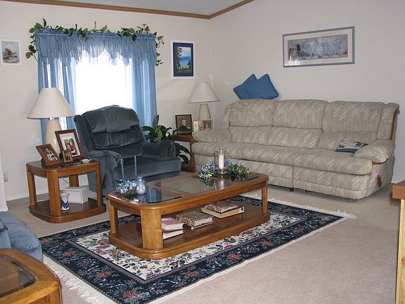 Spacious living room