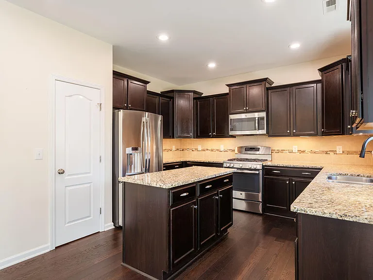 855 Ember Dr — Photo 10