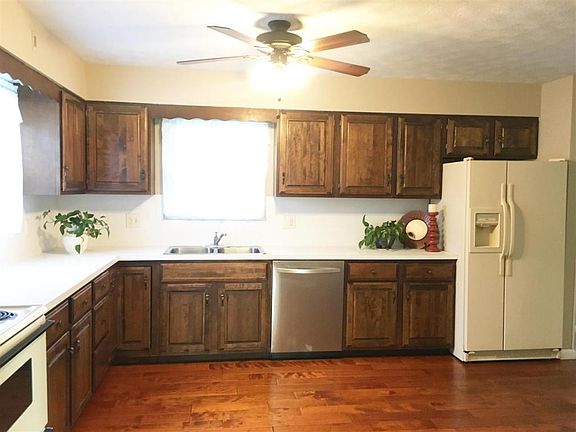 3rd image of 164 Roberto Dr