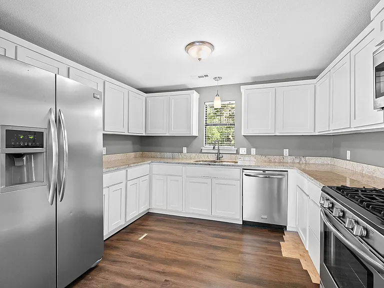 1022 W Holly St — Photo 10