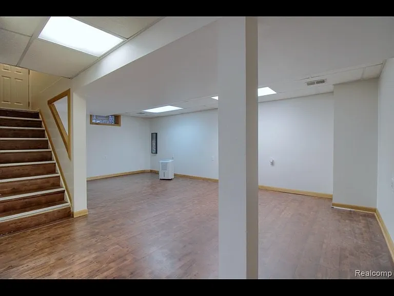 9884 Hubert Ave — Photo 14