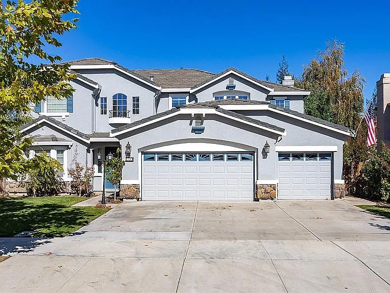 379 John Kamps Way photo 1