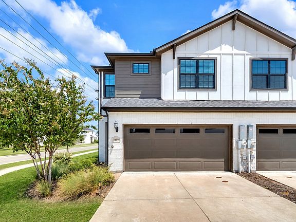 2nd image of 1109 Rusk Way