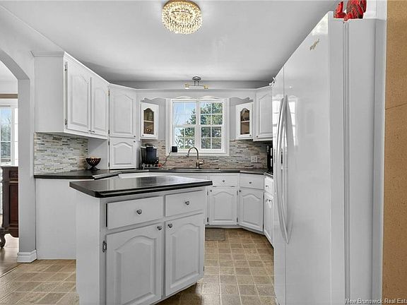 4th image of 20 Sherwood Dr