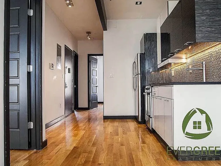 957 Kent Ave #3A — Photo 2