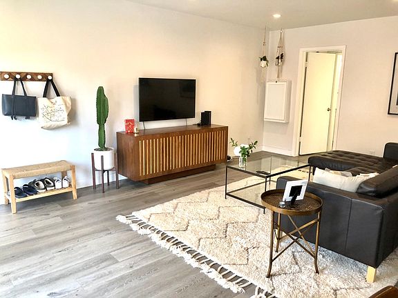 5th image of 1241 Granville Ave #7