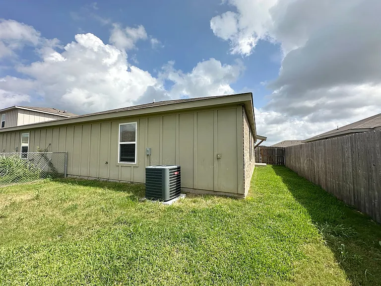 1837 Clovis Dr — Photo 34