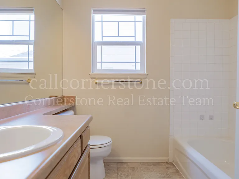 3305 Hollycrest Dr — Photo 16