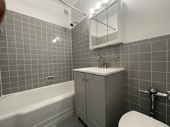 5th image of 10230 Queens Blvd APT 5E