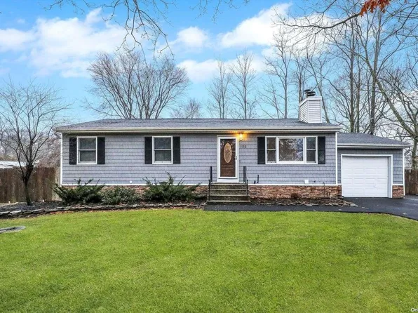 105 Broadway, Rocky Point, NY 11778