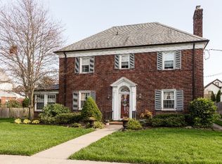 74 Hampshire Rd, Rockville Centre, NY 11570