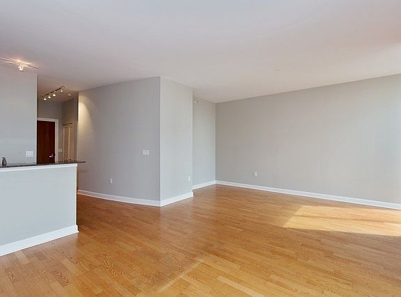 5th image of 233 E 13th St APT 2410