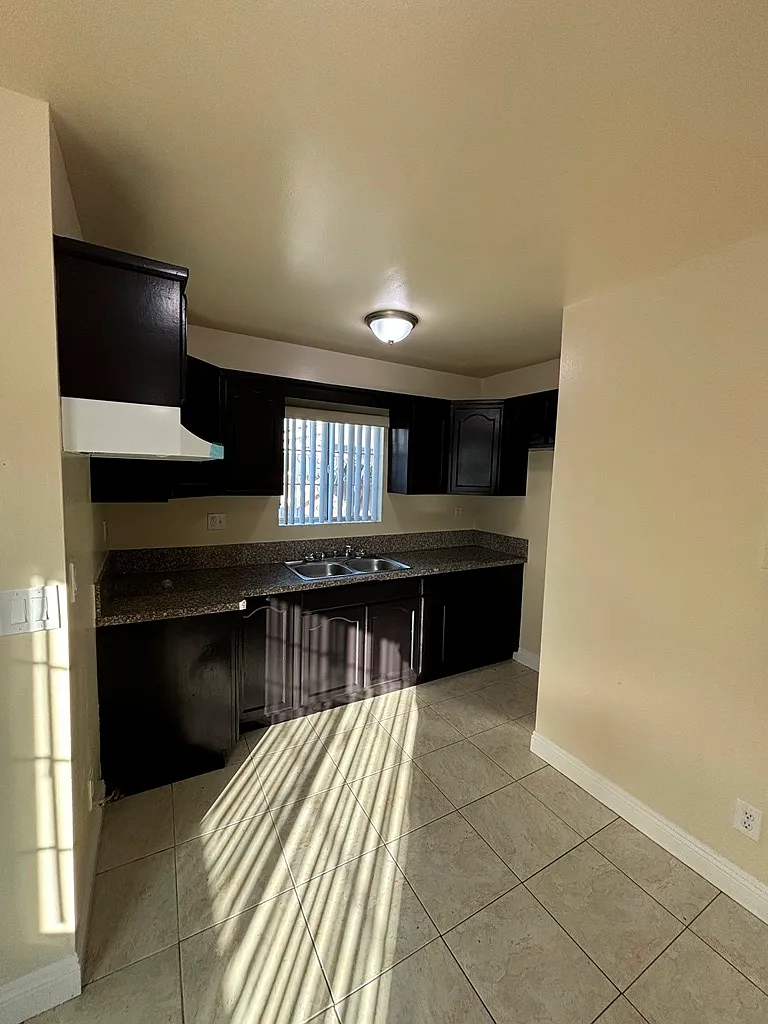 3 bed, 612 sqft, $3,650 — Photo 4