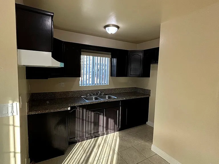 11015 S San Pedro St #11017 — Photo 4